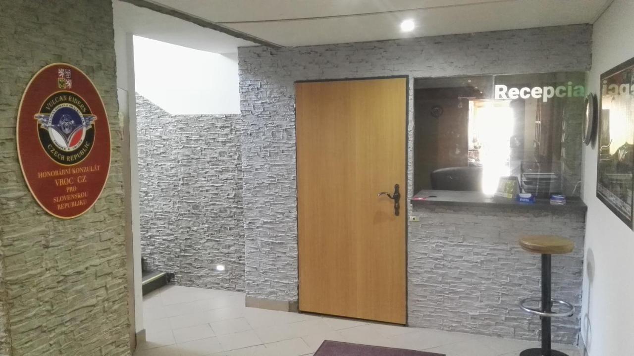 Garni Hotel Liptovsky Mikulas Bagian luar foto
