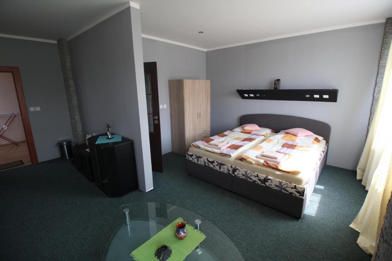 Garni Hotel Liptovsky Mikulas Bagian luar foto
