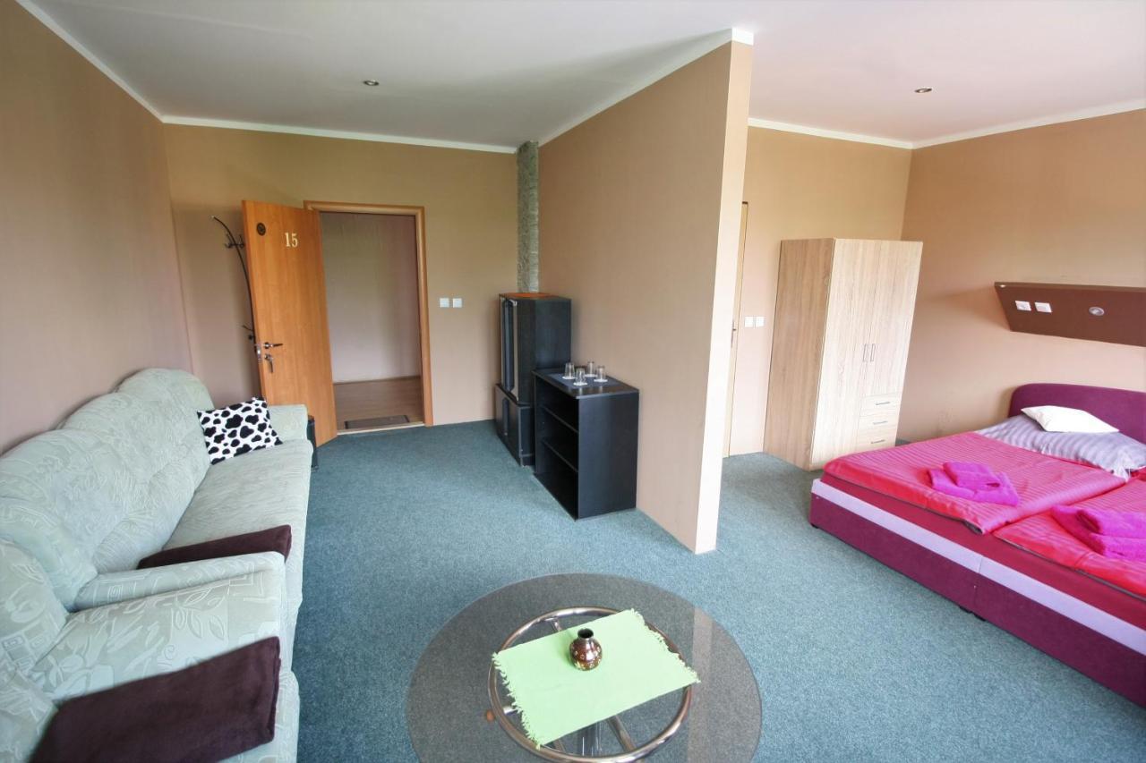 Garni Hotel Liptovsky Mikulas Bagian luar foto